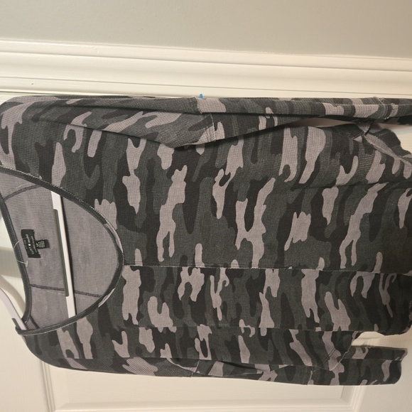 (35)Lucky Brand Gray Camo & Maroon Top - Picture 2 of 10